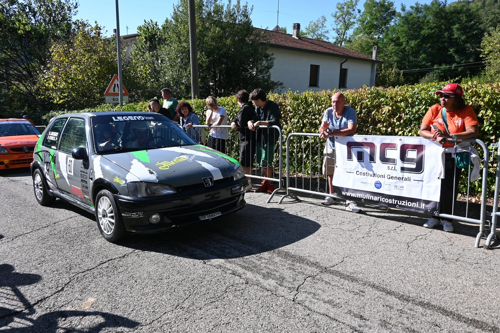 Peugeot 106 n.60 al via della prova speciale